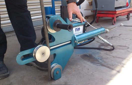 מכונה לכיפוף צנרת